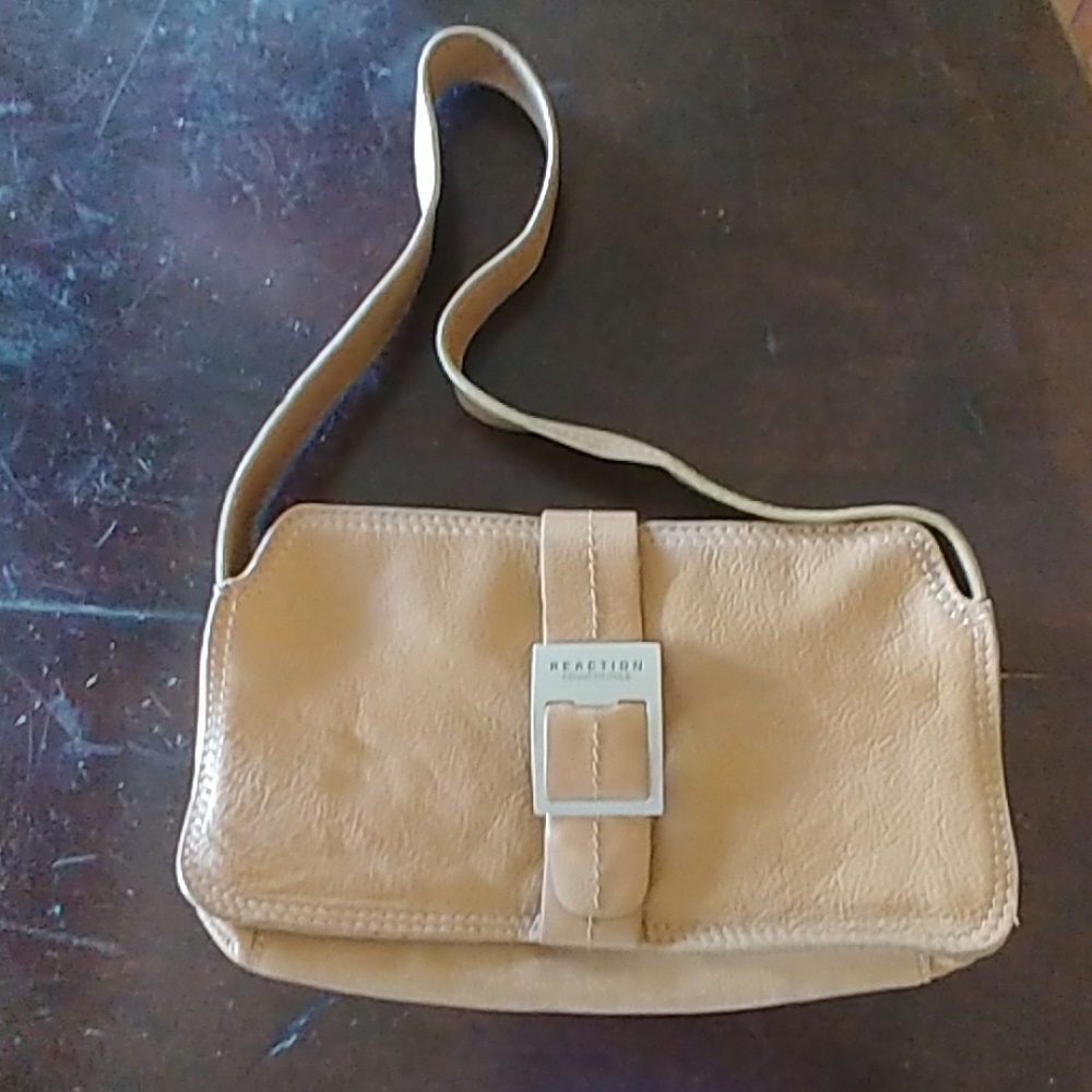 Kenneth Cole reaction tan leather purse